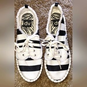Cute Canvas White & Black Shoes w Raffia platform Sz 8 by Dolce Vita